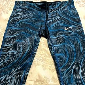 Woman’s Nike running capris